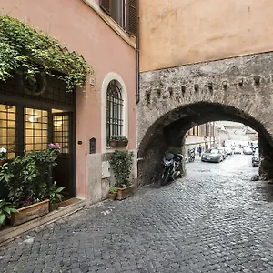 bb-arco-del-lauro.it-romehotels.com/