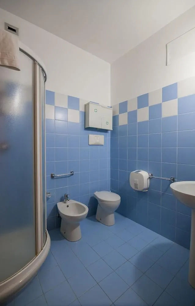 La Cordata Accommodation - Zumbini 6 Милан 3*,  Италия